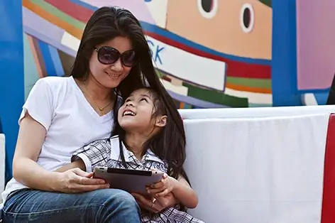 App screenshot: choose a book from the Smart Kidz Club's Reading App library